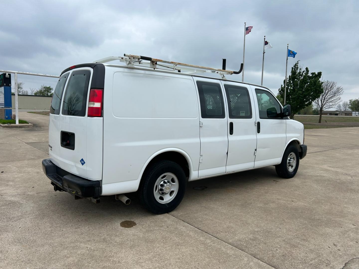 2011 White /Gray Chevrolet Express 2500 Cargo (1GCWGFCB9B1) with an 3.6L V6 DOHC 16V engine, 4-Speed Automatic transmission, located at 17760 Hwy 62, Morris, OK, 74445, (918) 733-4887, 35.609104, -95.877060 - 2011 CHEVY EXPRESS HAS THE 3.6L V6 ENGINE. THIS IS A DEDICATED CNG (ONLY RUNS ON COMPRESSED NATURAL GAS). MANUAL SEATS, MANUAL LOCKS, MANUAL, MIRRORS, MANUAL WINDOWS, AMFM STEREO, A/C, LEATHER SEATS, LEATHER-WRAPPED STEERING WHEEL, TRACTION CONTROL, LOCKING METAL CONSOLE, STEEL SHELVES, SPLIT SWING- - Photo#4